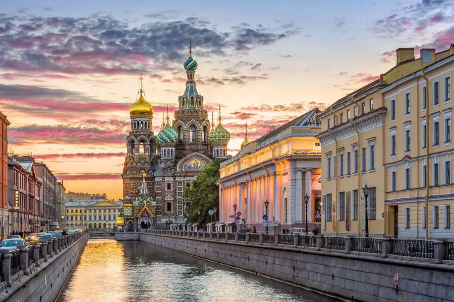 Foto de St. Petersburg, Russia, June 13, 2020. Typical for the