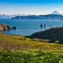 Kamchatka trekking tour Russia bears and volcanoes