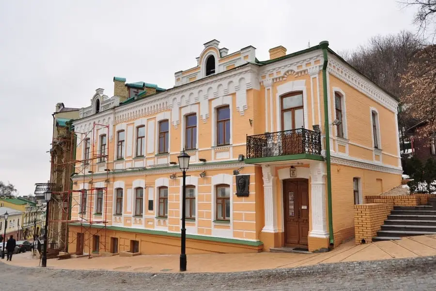 Russian-writers-Mikhail-Bulgakov-Museum-Memorial